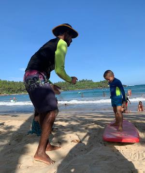 les bases leon et son pro de surf