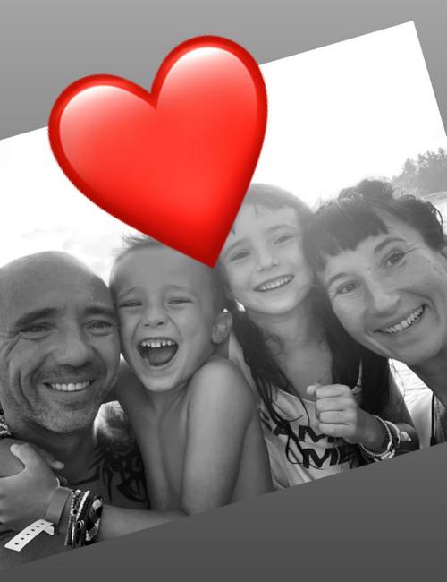 La famille Jadéon réunie la famille jadeon reunie