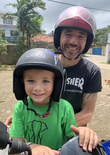 David et Léon en scooter DAVID LEON EN SCOOTER