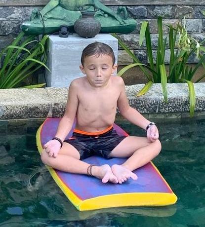 LACHER PRISE lacher prise Leon FAIT DU YOGA AU SRI LANKA