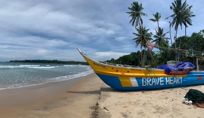Le nom de ce bateau me rappel un film.... un  bateau sri lankais sur la plage