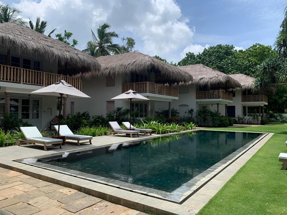 pourquoi pas ? un hotel restaurant avec piscine