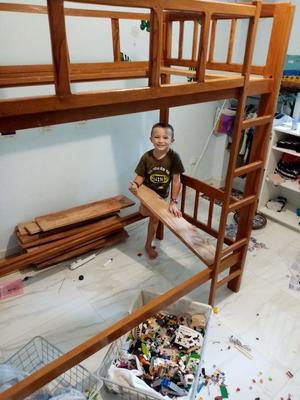 leon démonte le lit