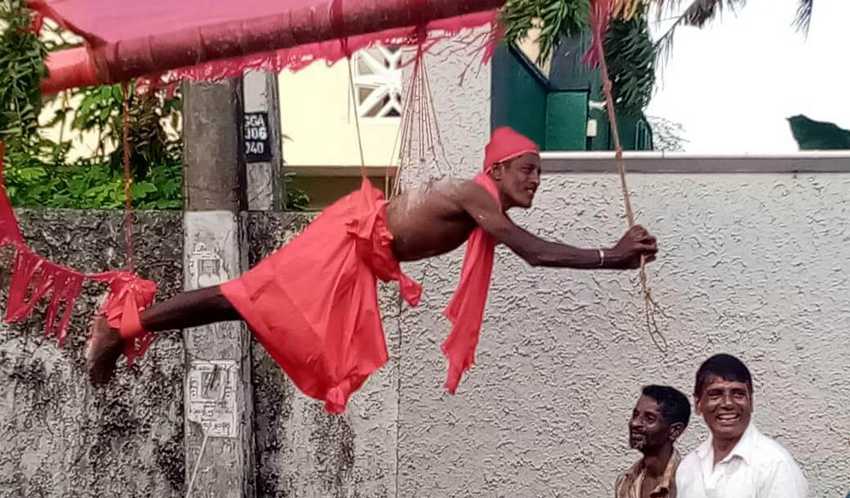 sri lankais suspendu par hameçons