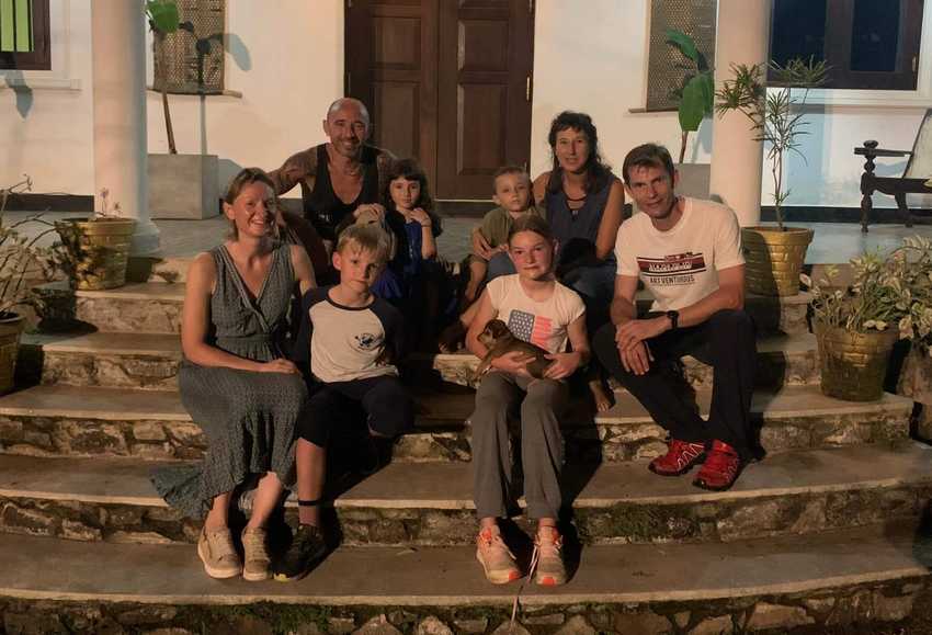 petite famille de voyageurs