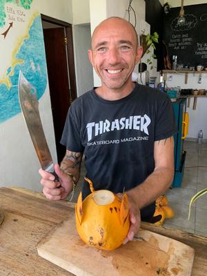 David prépare le p'ti déj David au Sri Lanka prépare le petit déjeuner